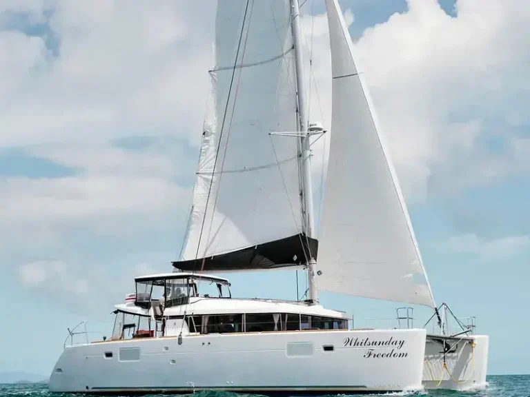 Whitsunday Freedom yacht with both sails up